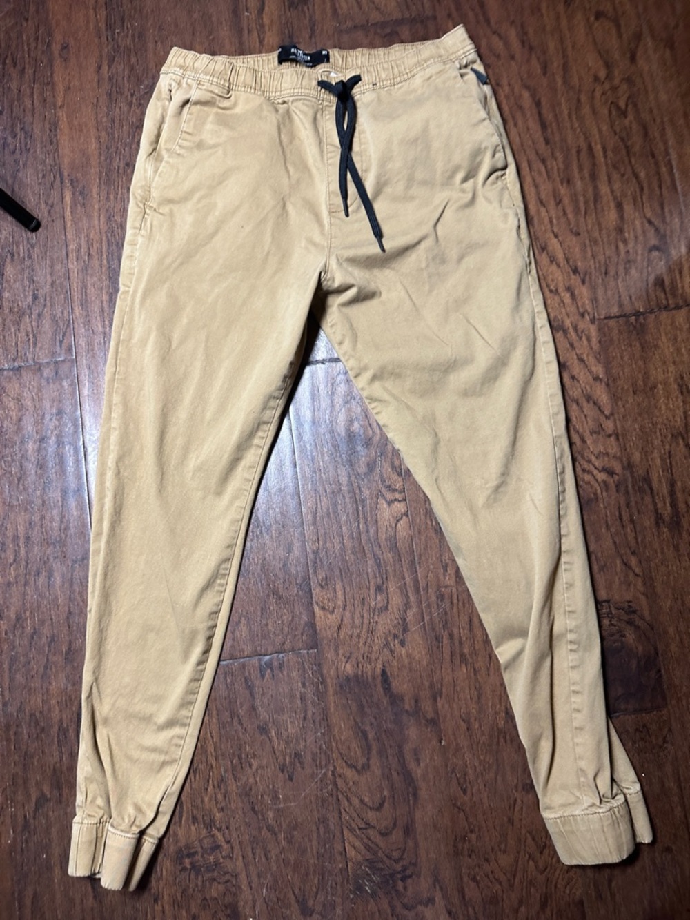 Hollister Men's Drawstring Joggers in Khaki